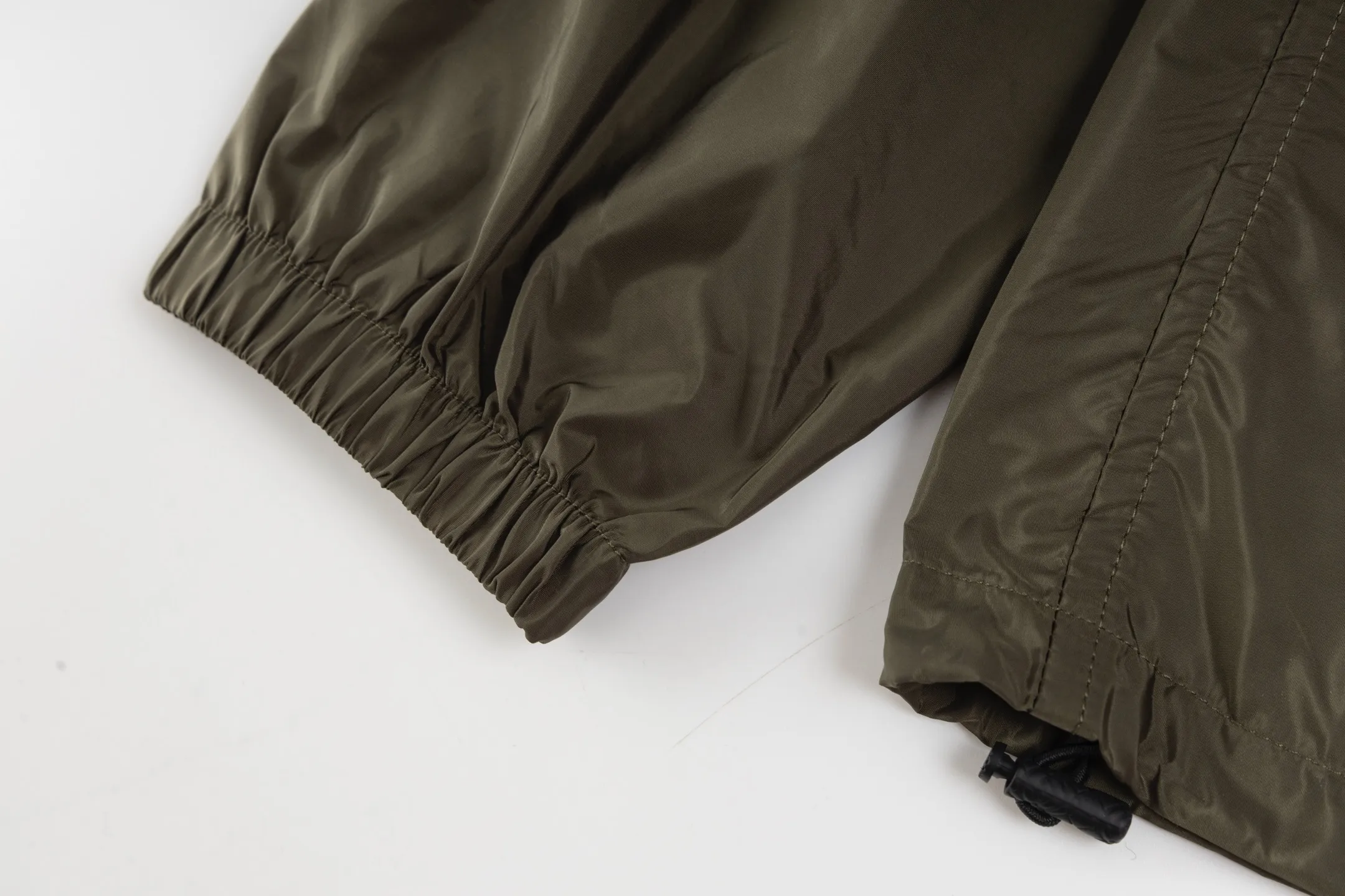 BBR （Green） 4,995 ， Wear-Resistant ， 。 B ， 。 ， 。 ， 。 ， 1980 。 EKD ， 。 ， 。 。 Classic ， 。 Size:S/M/L/XL